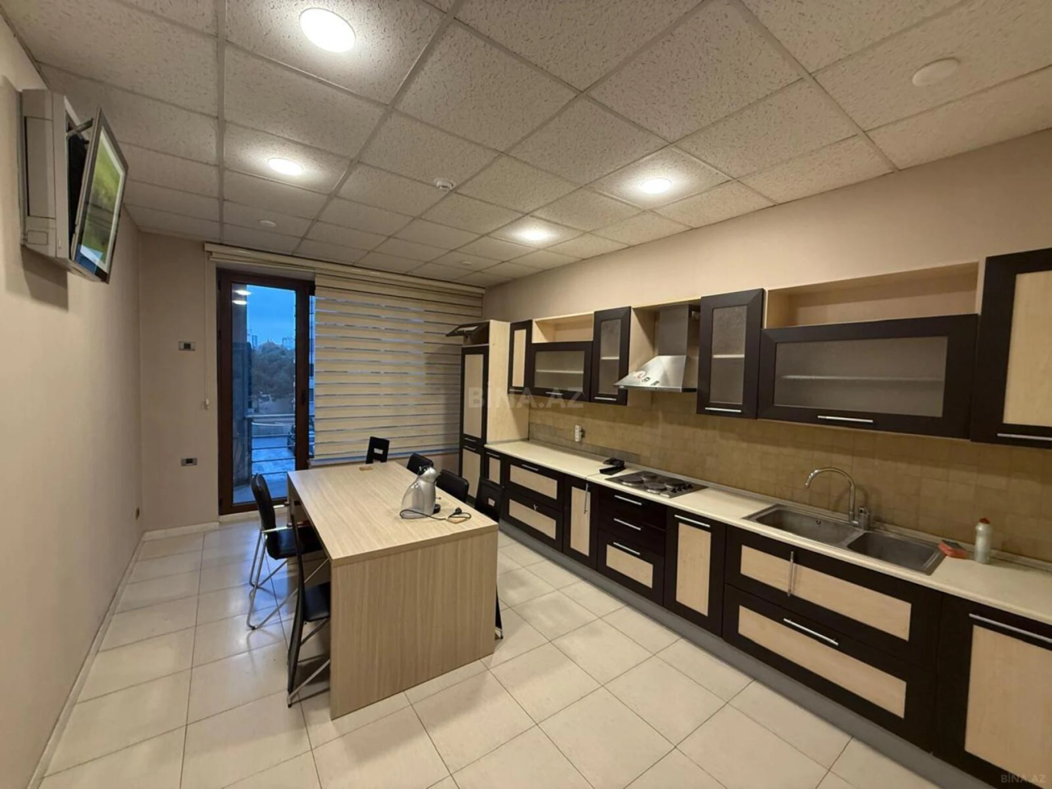 Kirayə verilir 8 otaqlı ofis 440 m²