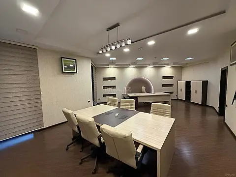 Kirayə verilir 8 otaqlı ofis 440 m²