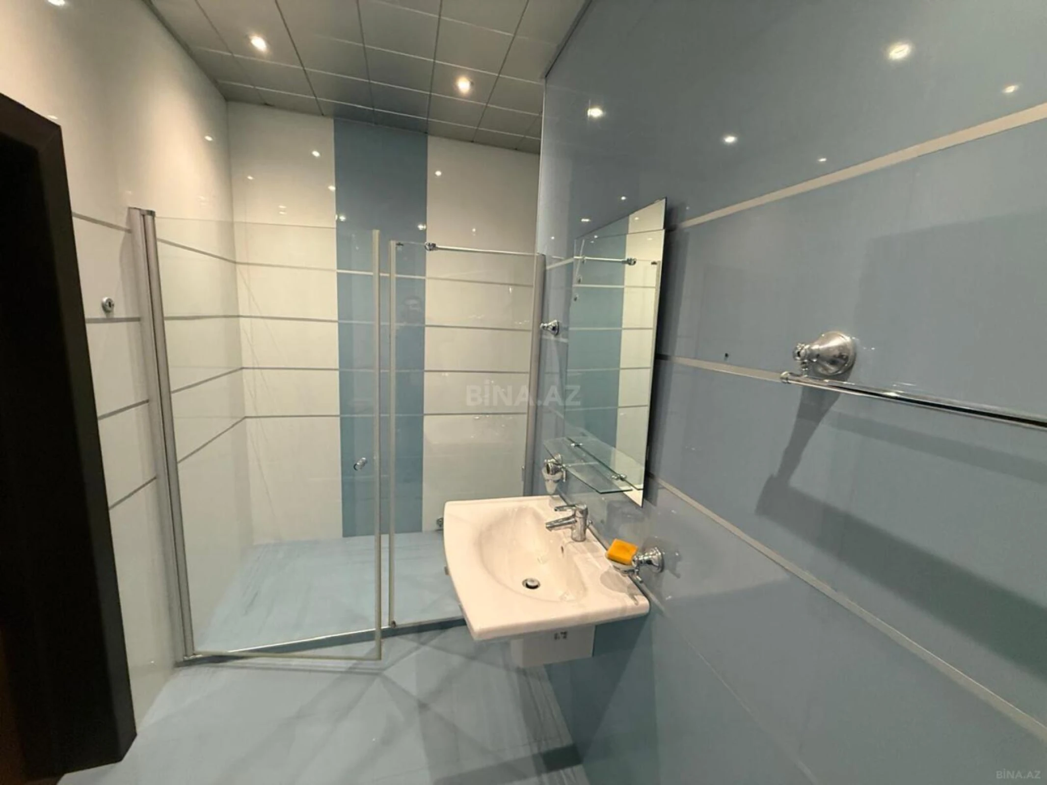 Kirayə verilir 8 otaqlı ofis 440 m²