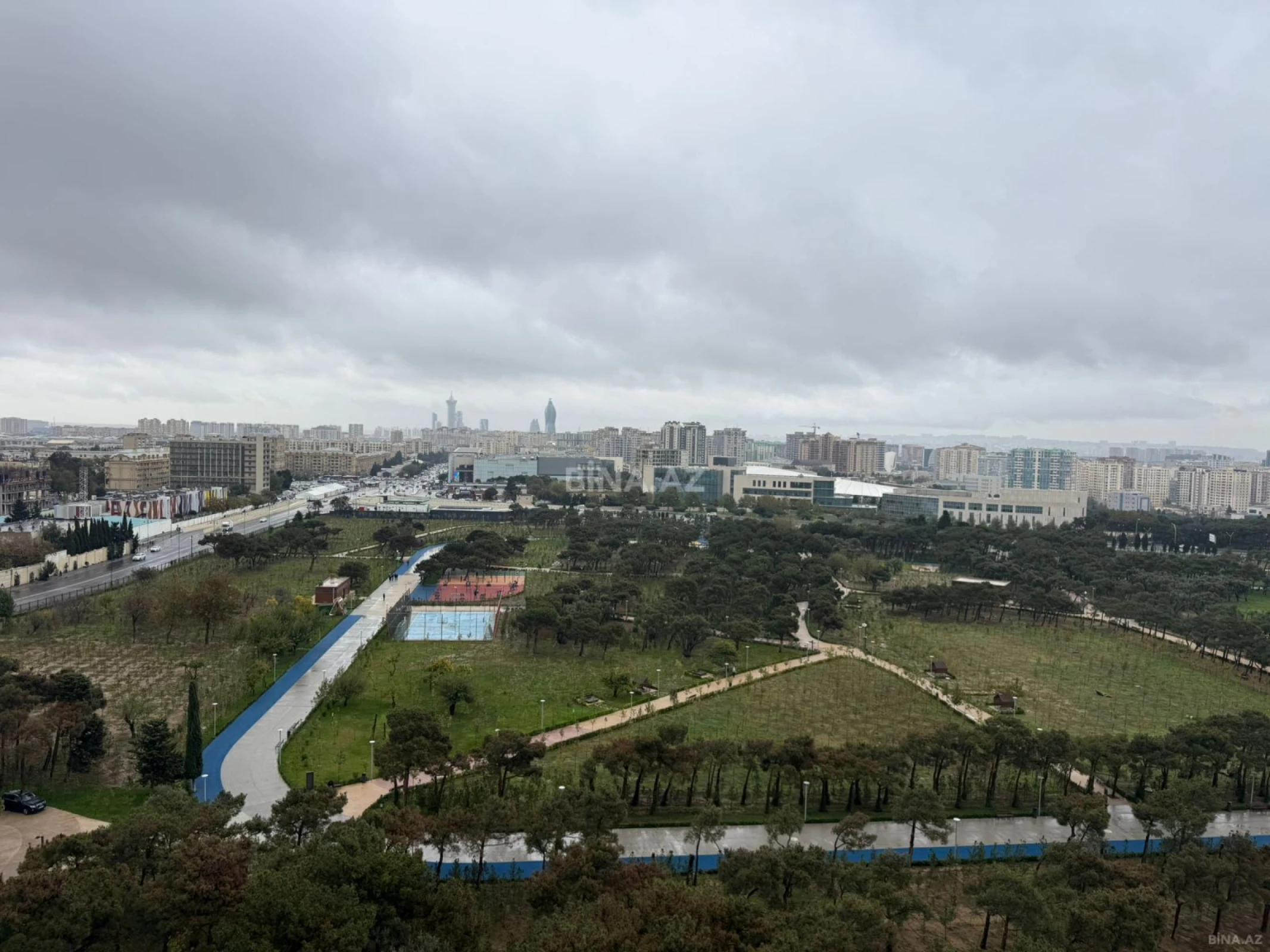 Satılır 4 otaqlı mənzil 150 m²