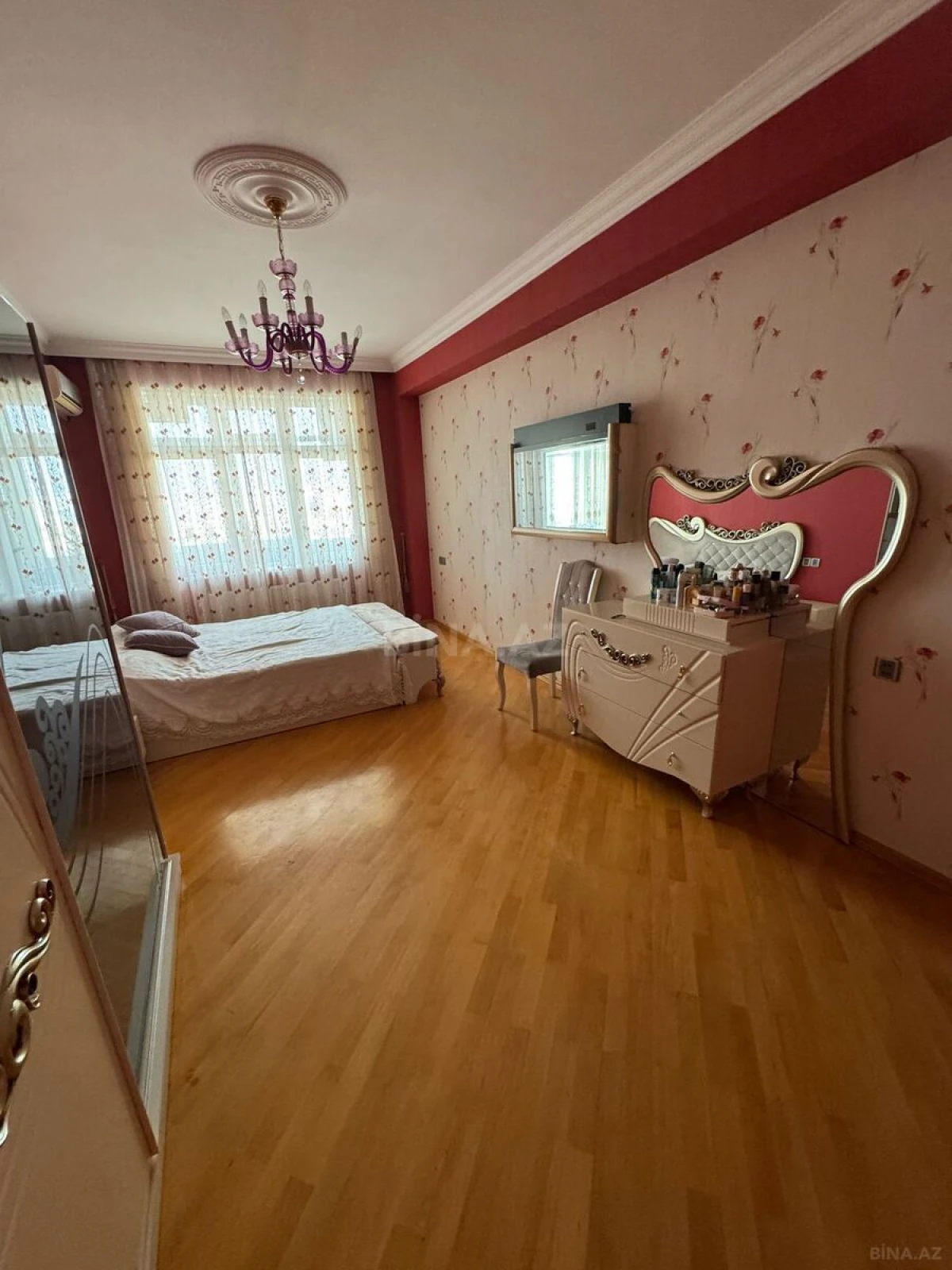 Satılır 3 otaqlı mənzil 153 m²