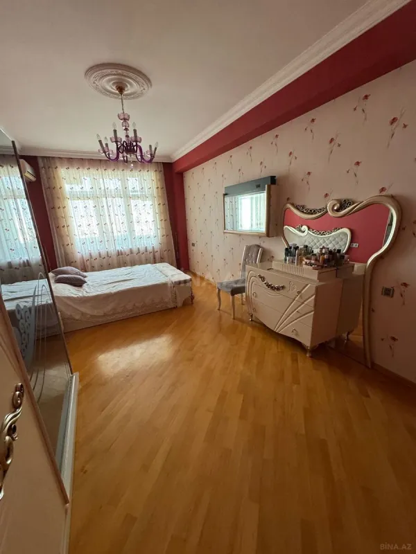 Satılır 3 otaqlı mənzil 153 m²