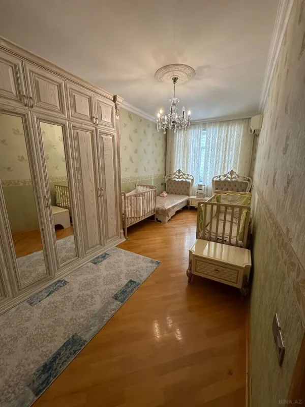 Satılır 3 otaqlı mənzil 153 m²