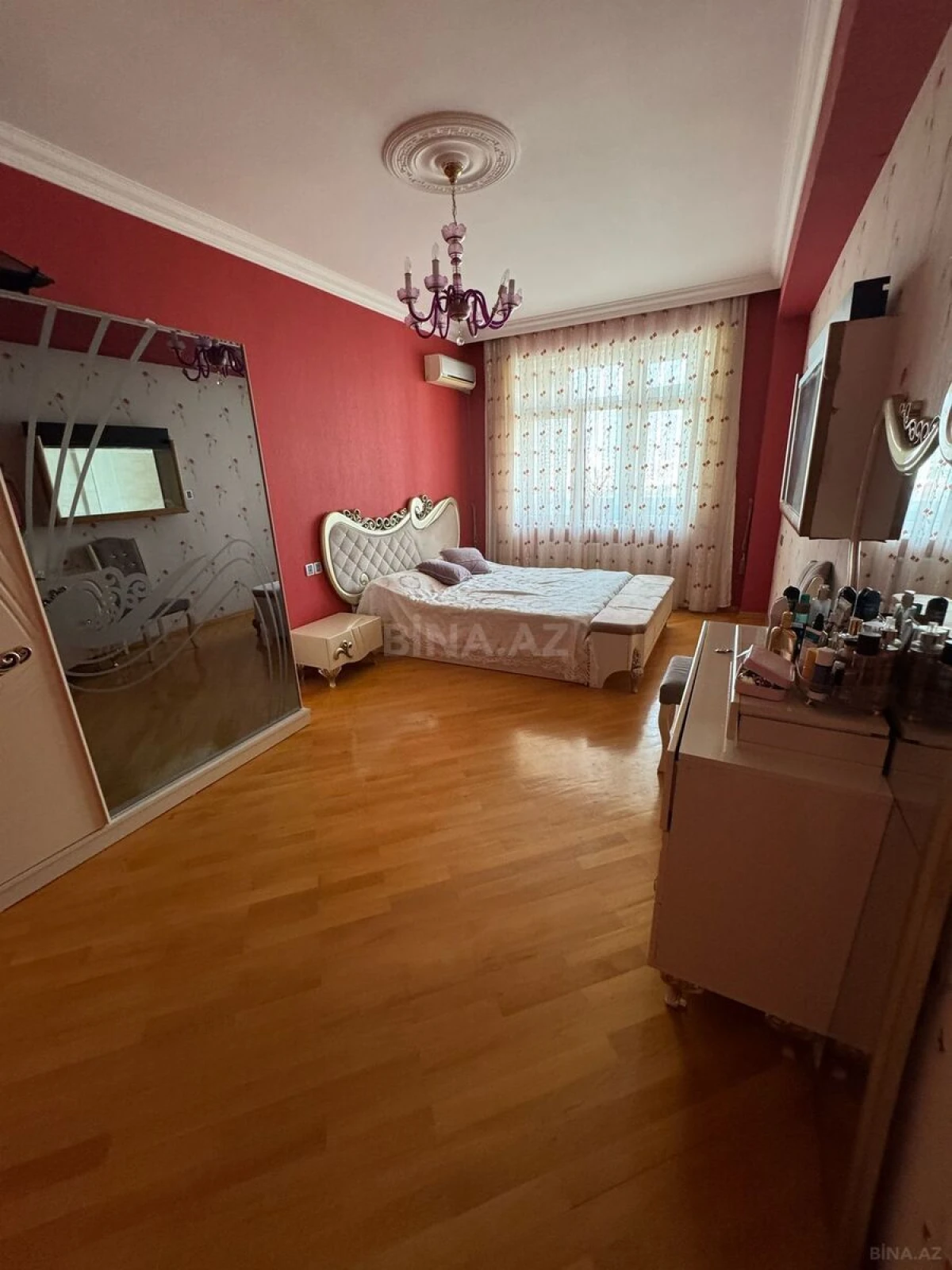 Satılır 3 otaqlı mənzil 153 m²