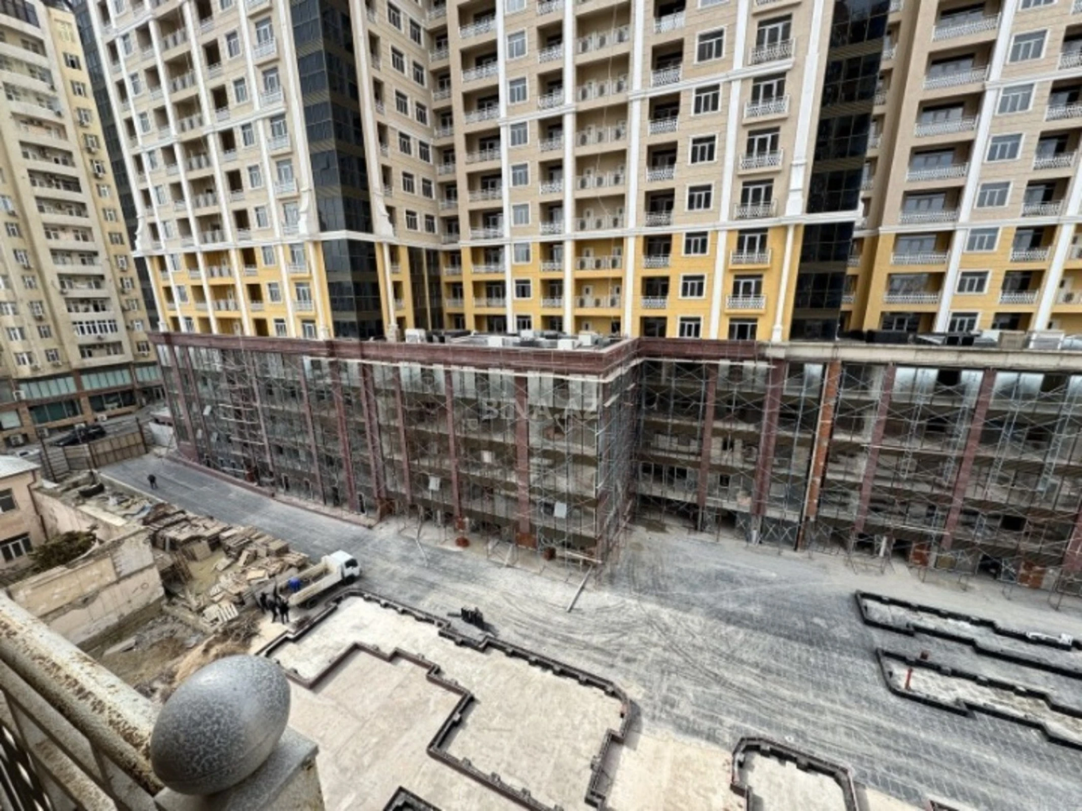 Satılır 3 otaqlı mənzil 113 m²