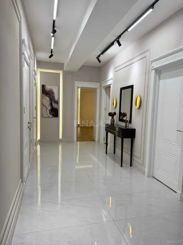 Satılır 3 otaqlı mənzil 110 m²