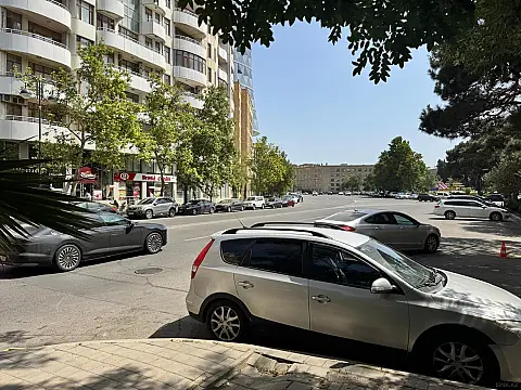 Satılır obyekt 250 m²