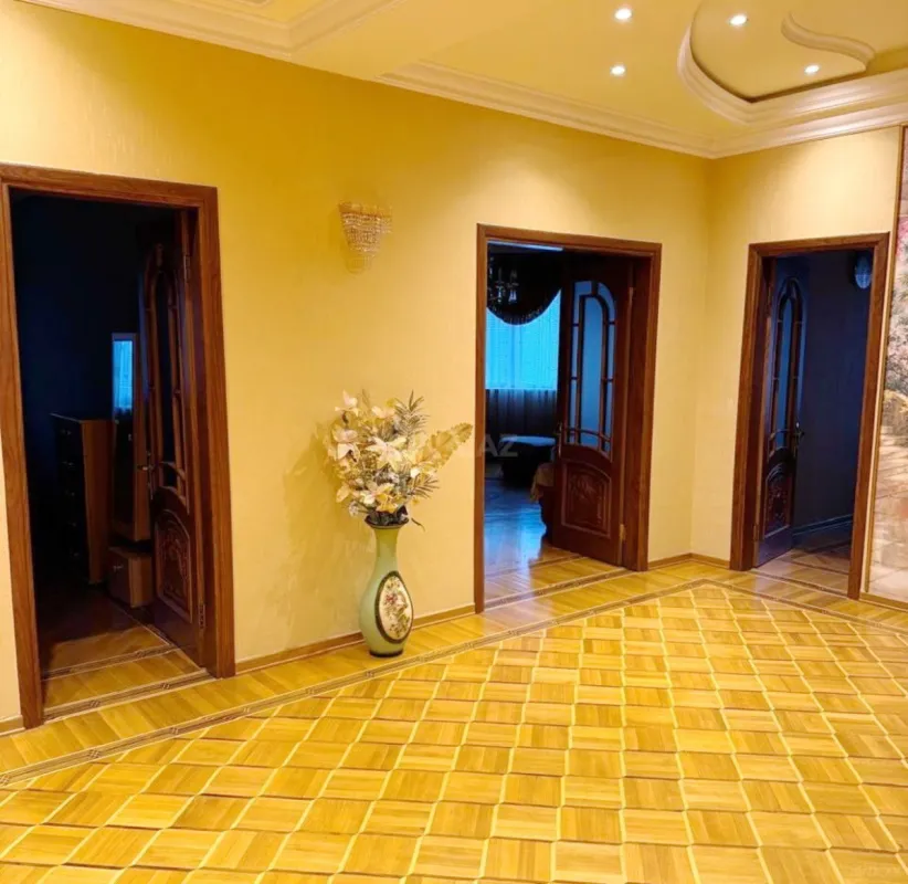 Kirayə verilir 3 otaqlı mənzil 140 m²