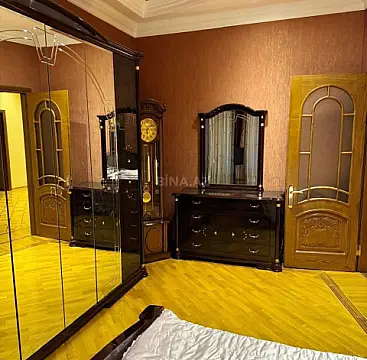 Kirayə verilir 3 otaqlı mənzil 140 m²