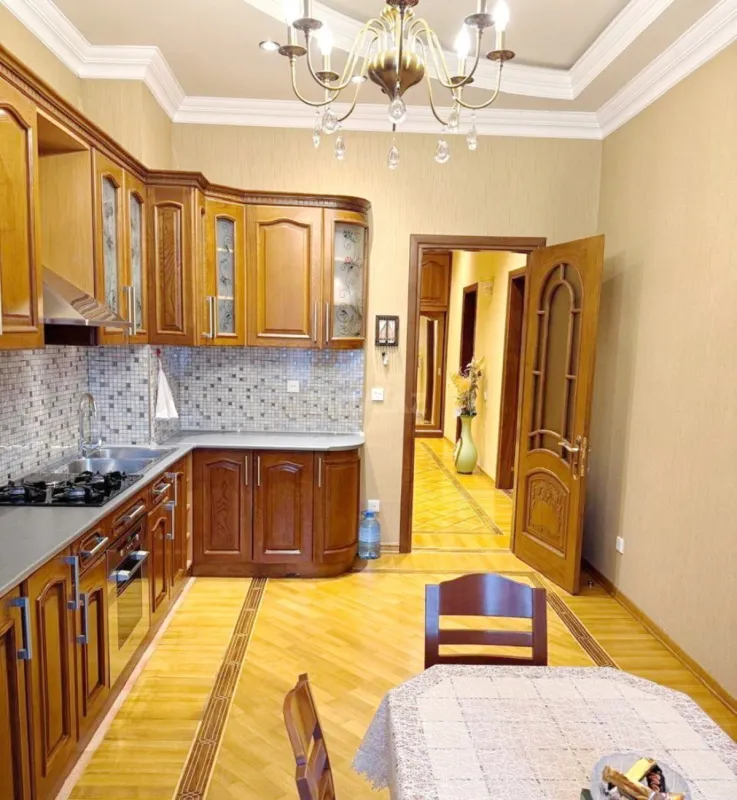 Kirayə verilir 3 otaqlı mənzil 140 m²
