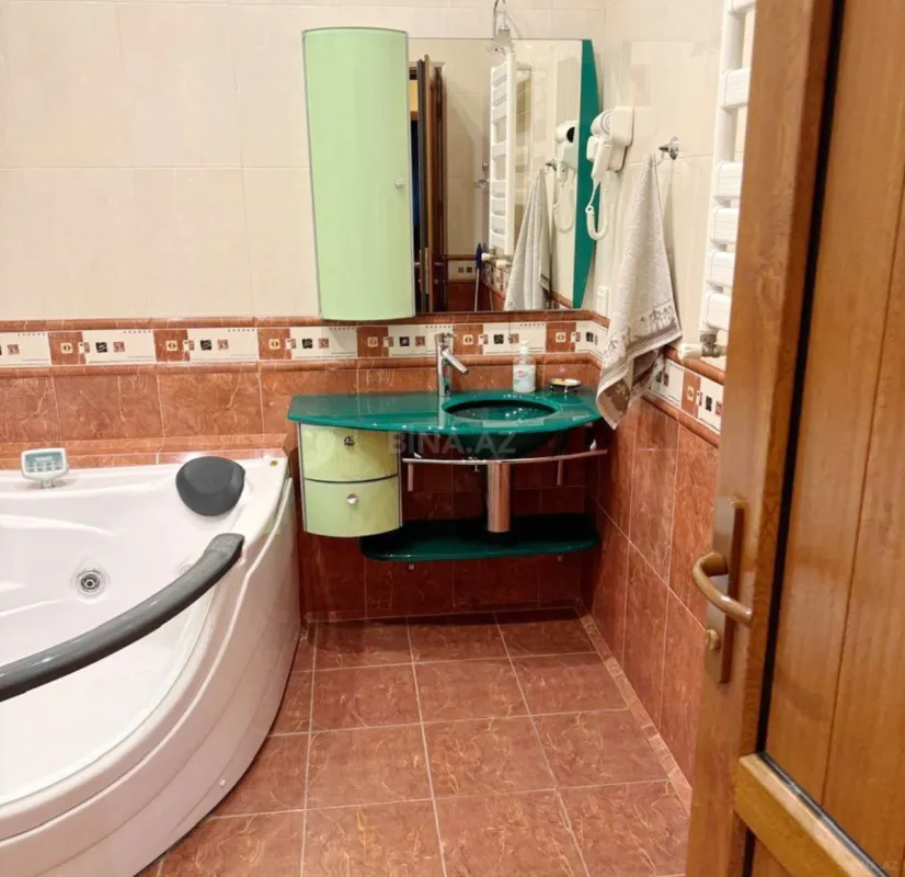 Kirayə verilir 3 otaqlı mənzil 140 m²