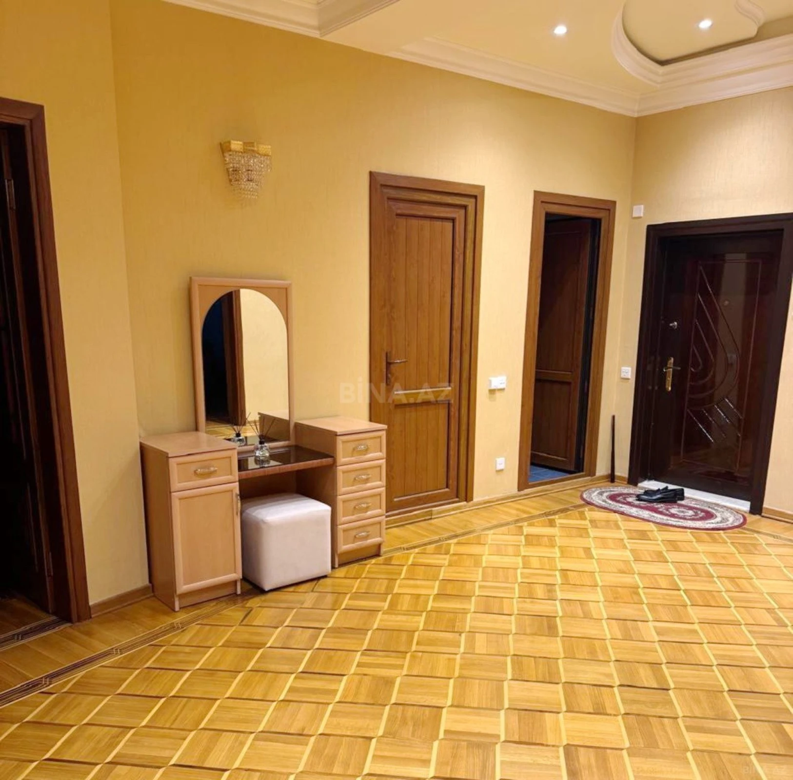 Kirayə verilir 3 otaqlı mənzil 140 m²