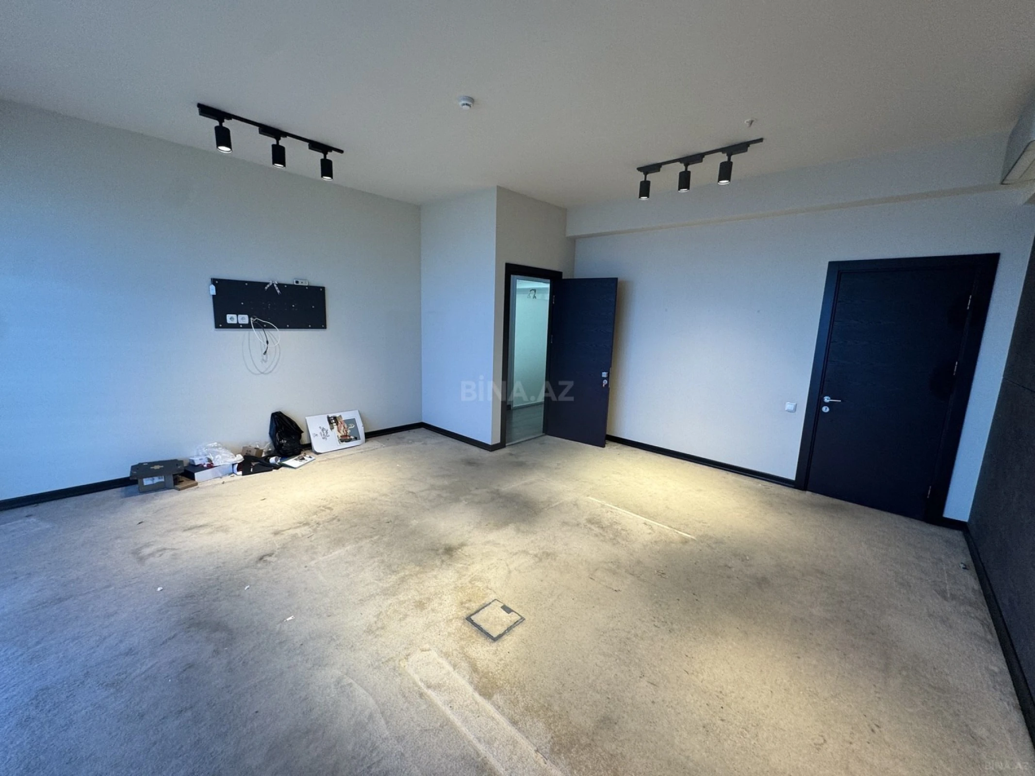 Satılır 6 otaqlı ofis 272 m²