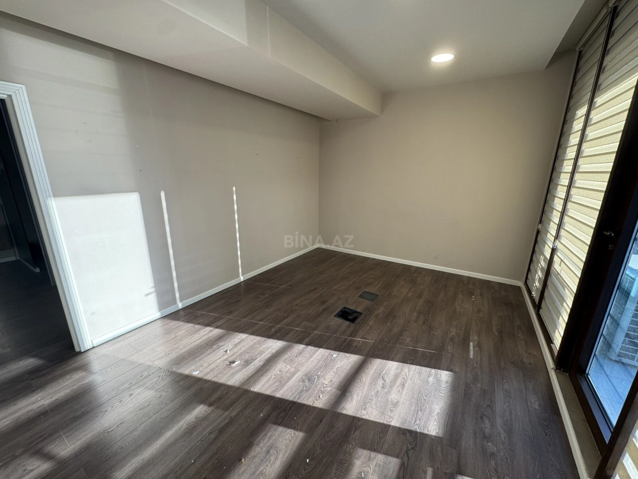 Satılır 6 otaqlı ofis 272 m²