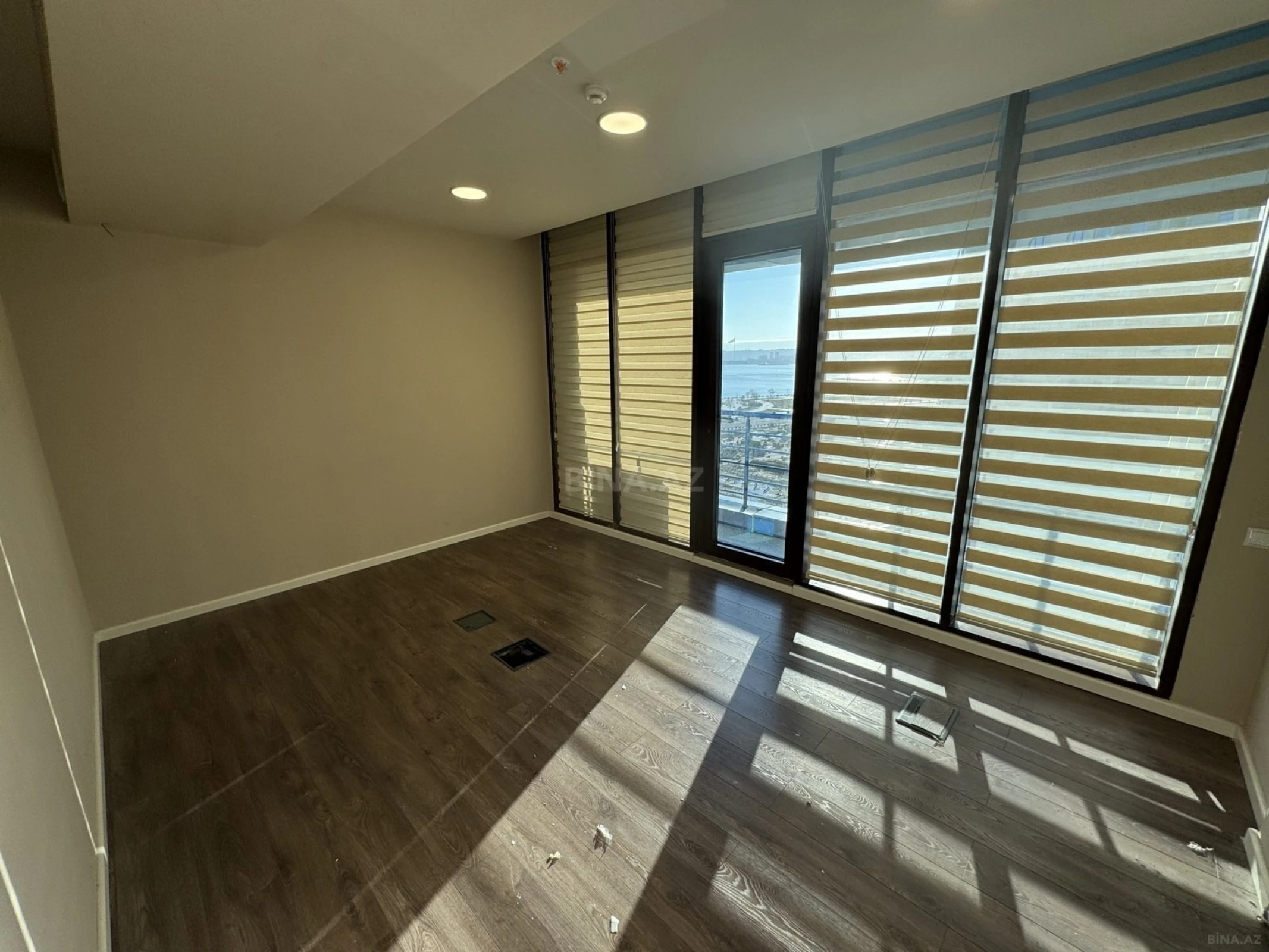 Satılır 6 otaqlı ofis 272 m²