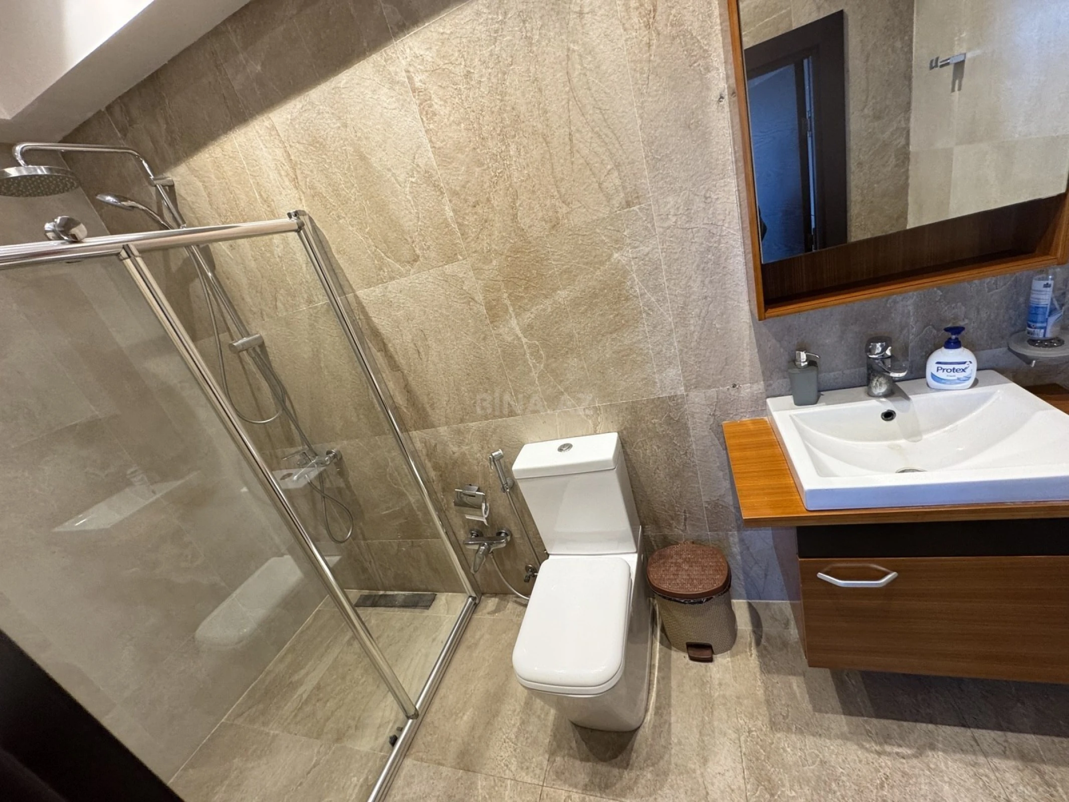 Satılır 6 otaqlı ofis 272 m²