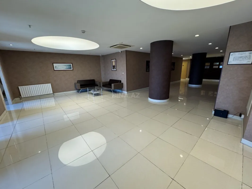 Satılır 6 otaqlı ofis 272 m²