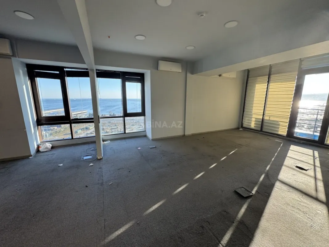 Satılır 6 otaqlı ofis 272 m²