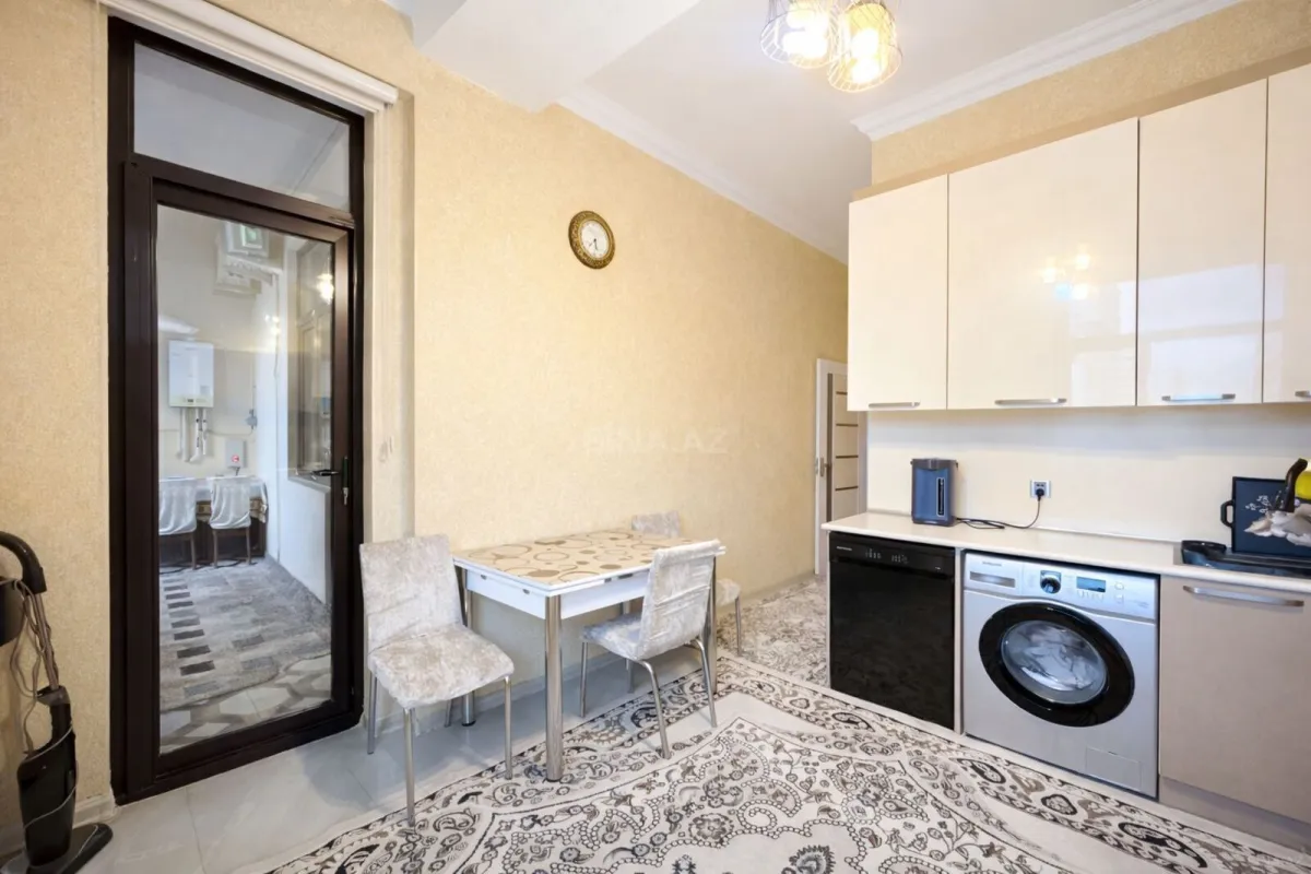 Satılır 3 otaqlı mənzil 105 m²