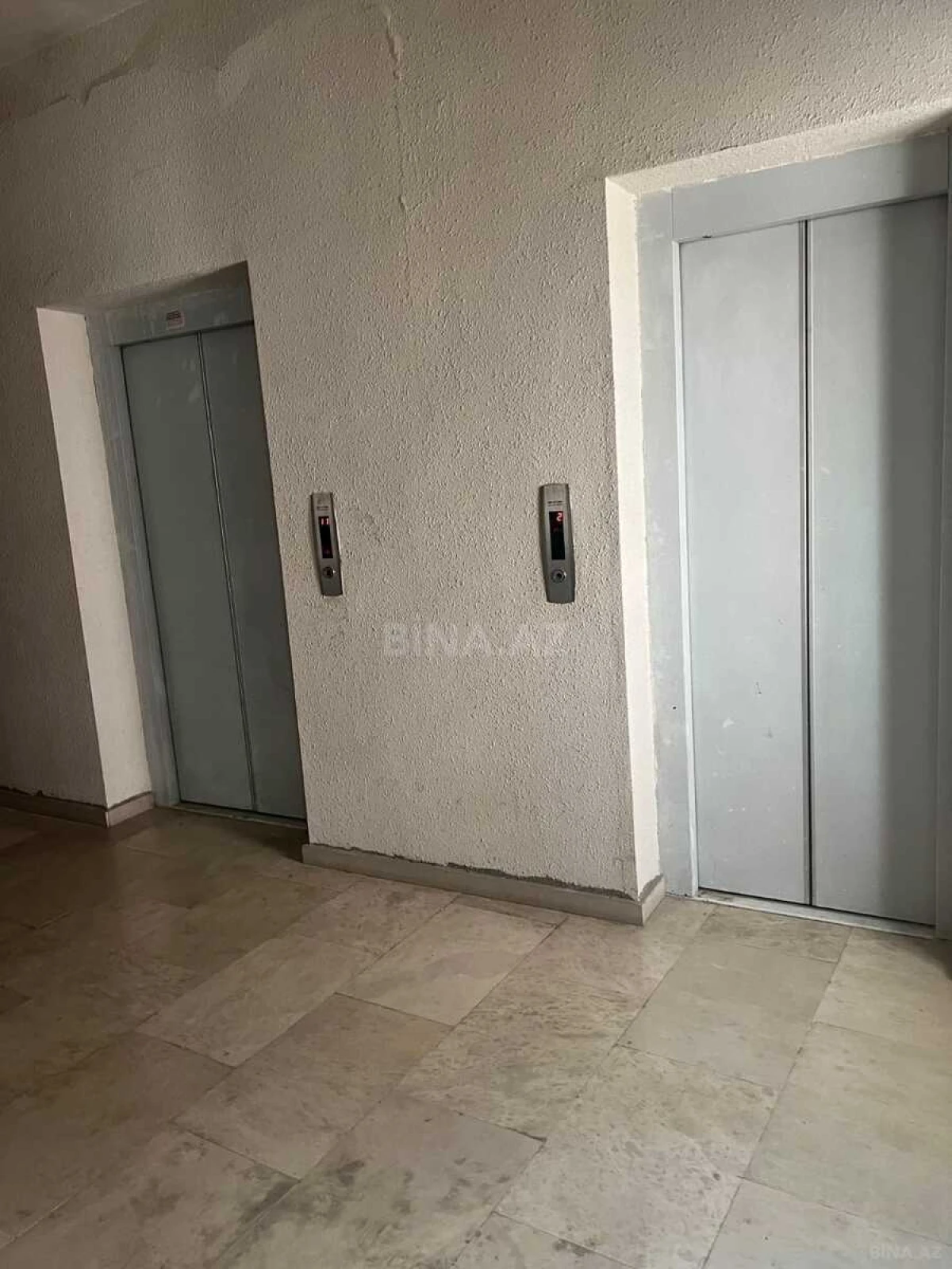 Kirayə verilir 3 otaqlı mənzil 141.7 m²