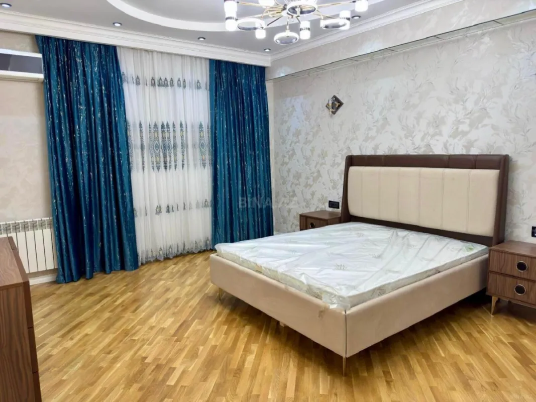 Kirayə verilir 3 otaqlı mənzil 141.7 m²