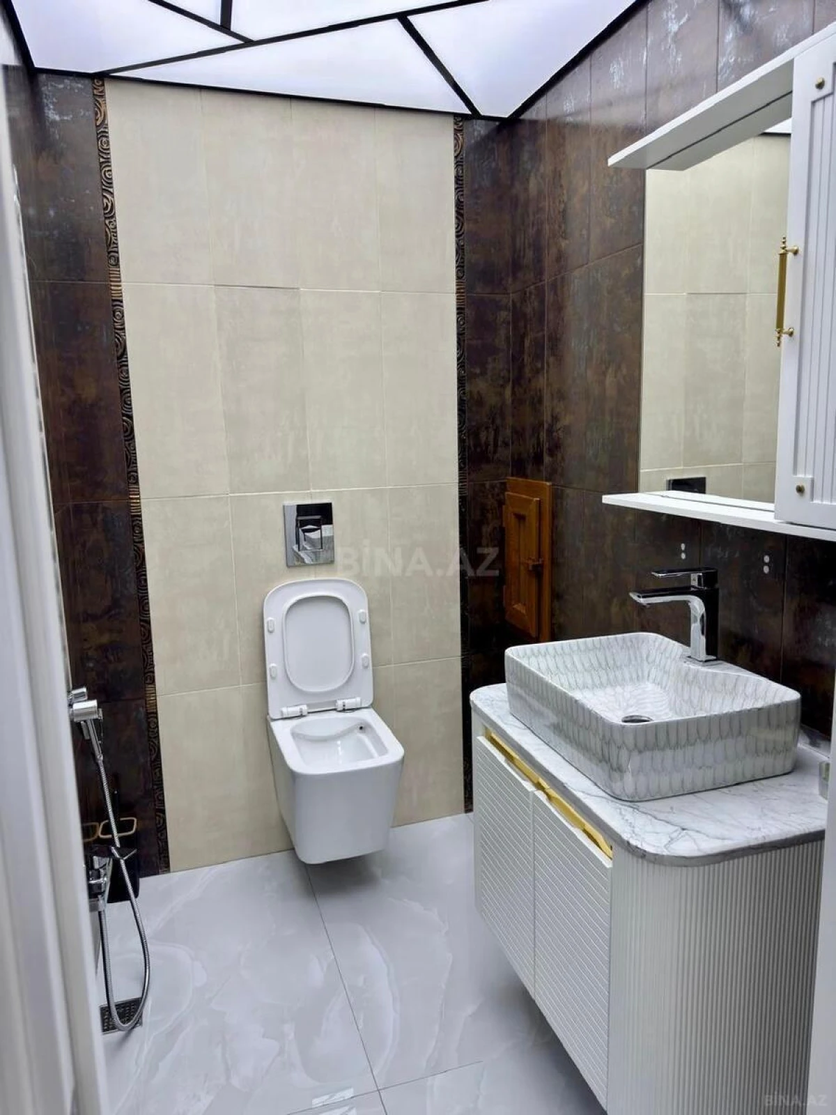 Kirayə verilir 3 otaqlı mənzil 141.7 m²