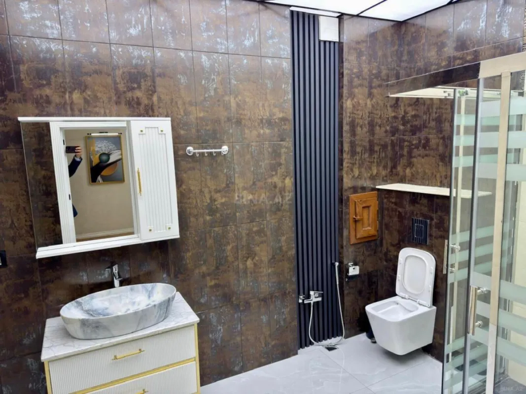 Kirayə verilir 3 otaqlı mənzil 141.7 m²