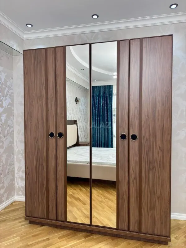 Kirayə verilir 3 otaqlı mənzil 141.7 m²