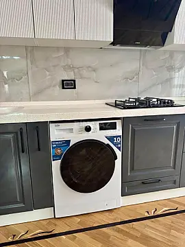 Kirayə verilir 3 otaqlı mənzil 141.7 m²