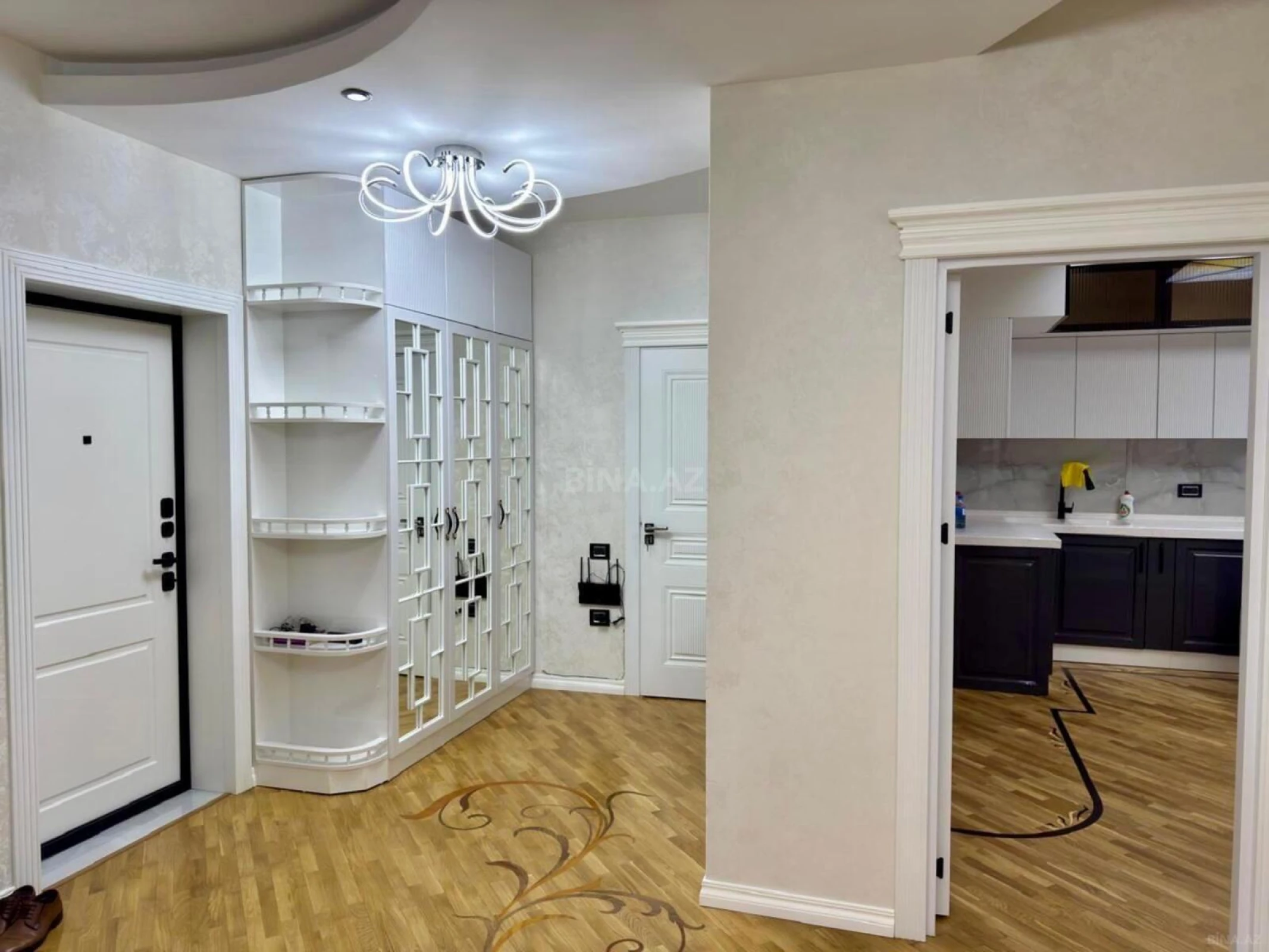 Kirayə verilir 3 otaqlı mənzil 141.7 m²