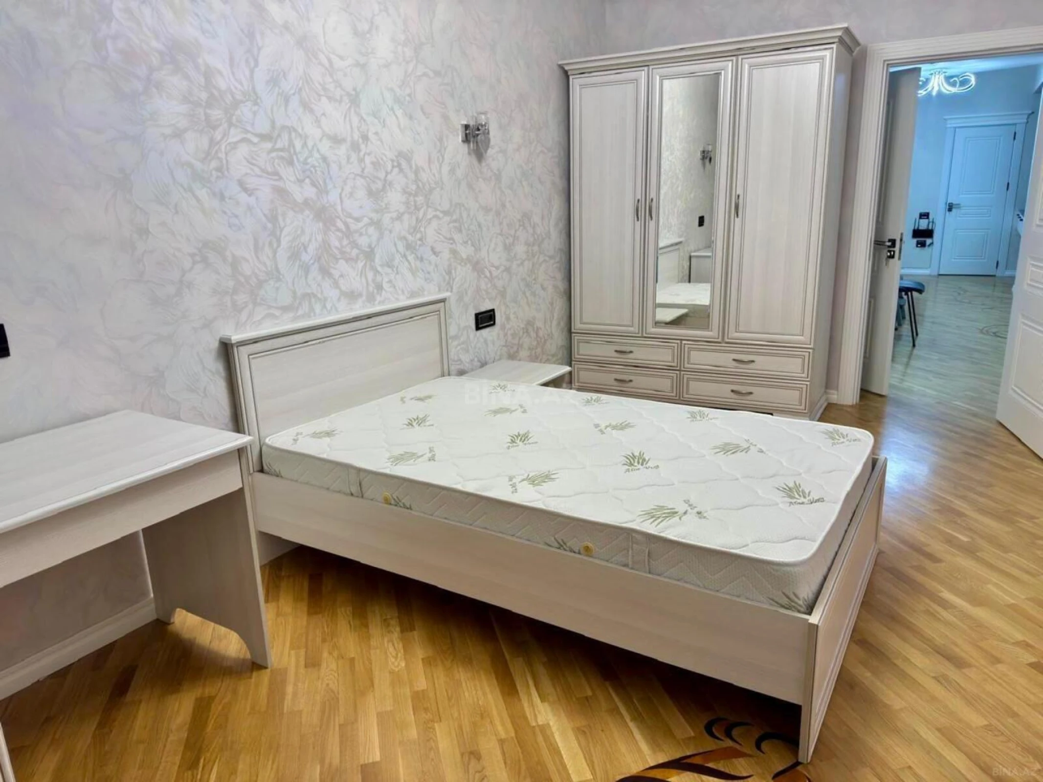 Kirayə verilir 3 otaqlı mənzil 141.7 m²