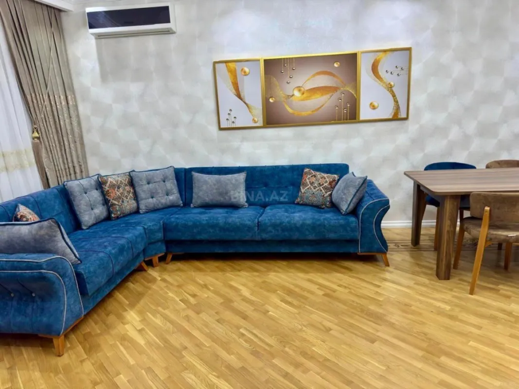 Kirayə verilir 3 otaqlı mənzil 141.7 m²