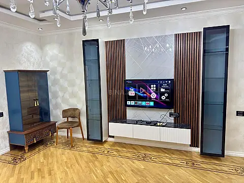 Kirayə verilir 3 otaqlı mənzil 141.7 m²