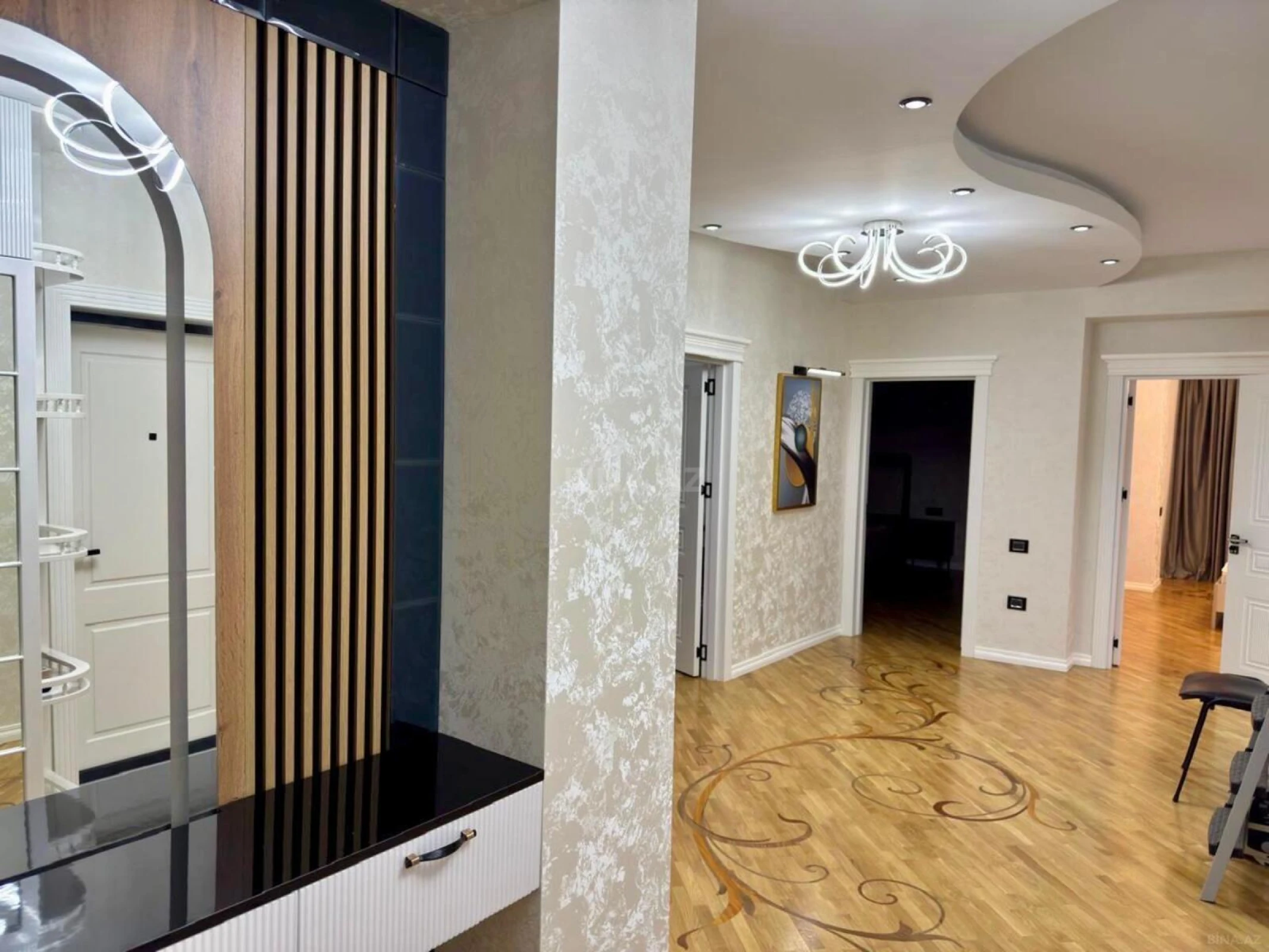 Kirayə verilir 3 otaqlı mənzil 141.7 m²