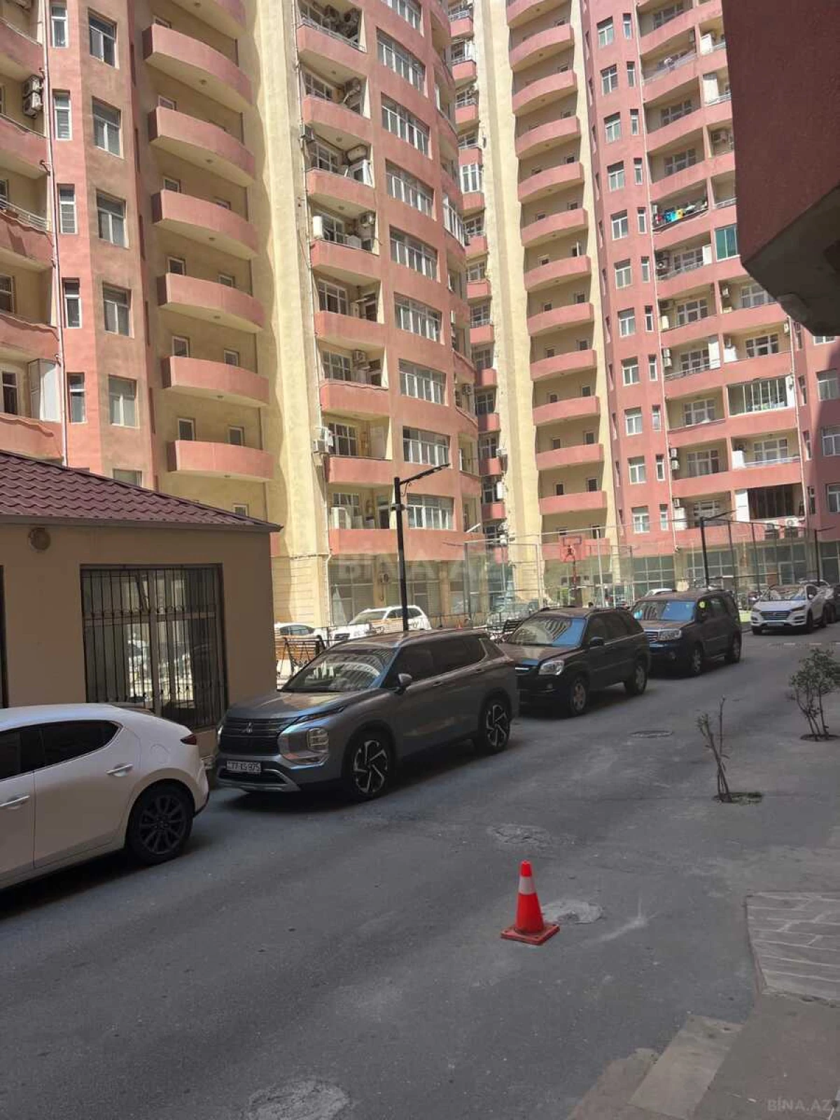 Kirayə verilir 3 otaqlı mənzil 141.7 m²