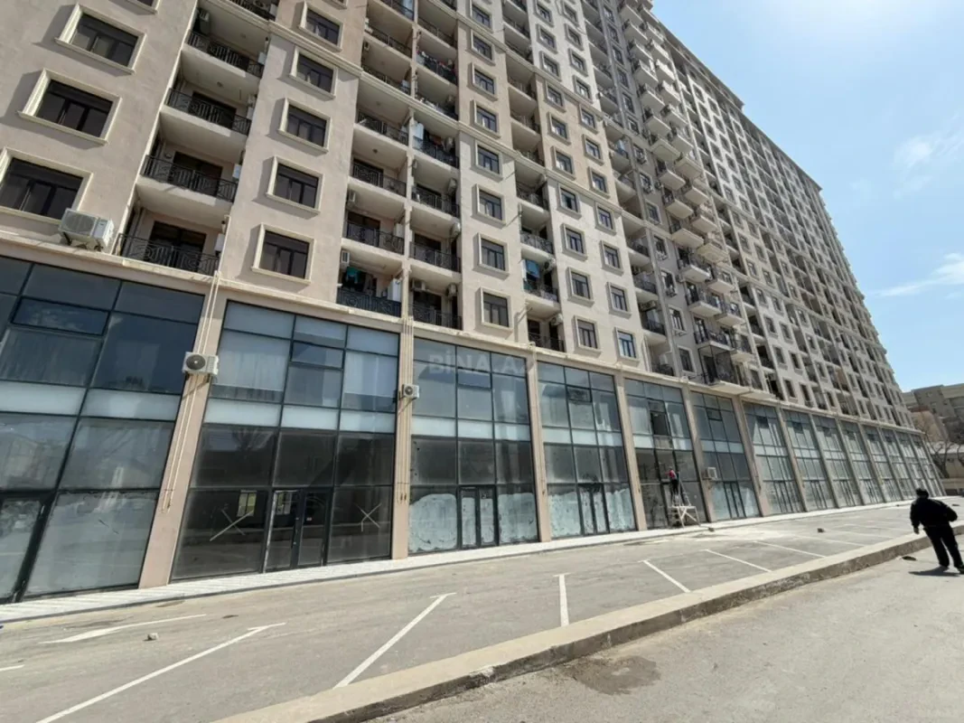 Satılır 4 otaqlı mənzil 185 m²