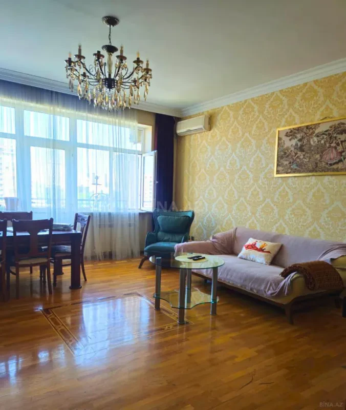 Satılır 3 otaqlı mənzil 160.5 m²