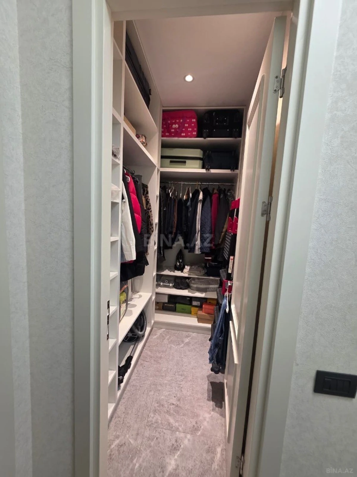 Satılır 4 otaqlı mənzil 171.6 m²