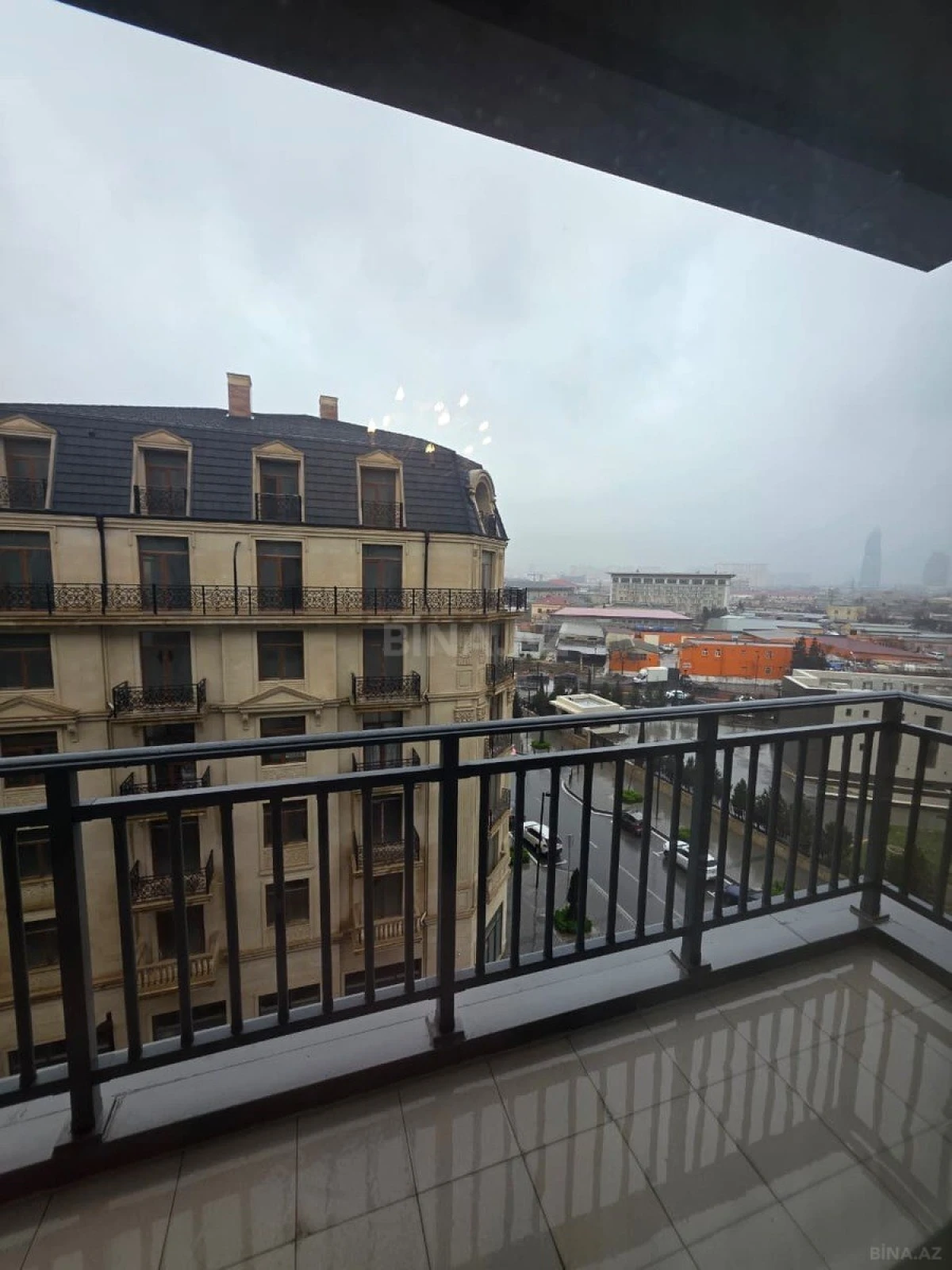 Satılır 4 otaqlı mənzil 171.6 m²