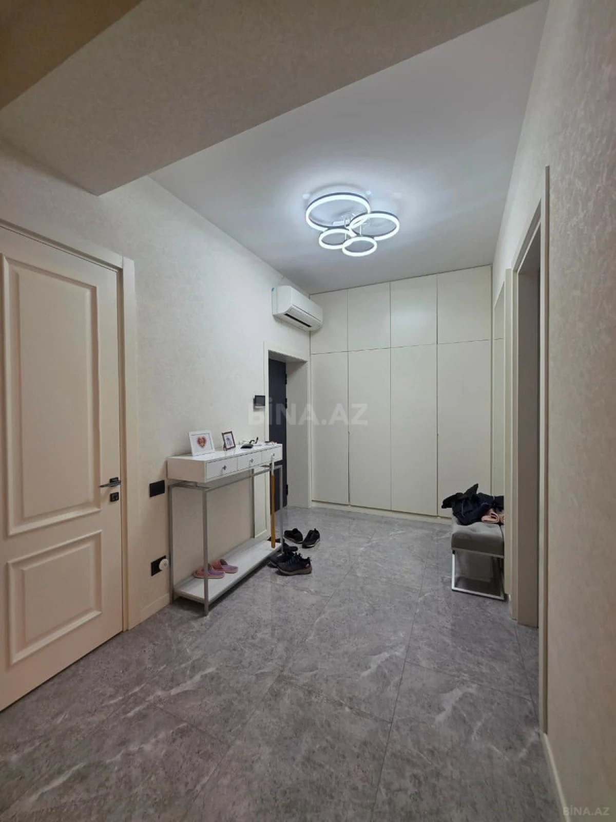 Satılır 4 otaqlı mənzil 171.6 m²