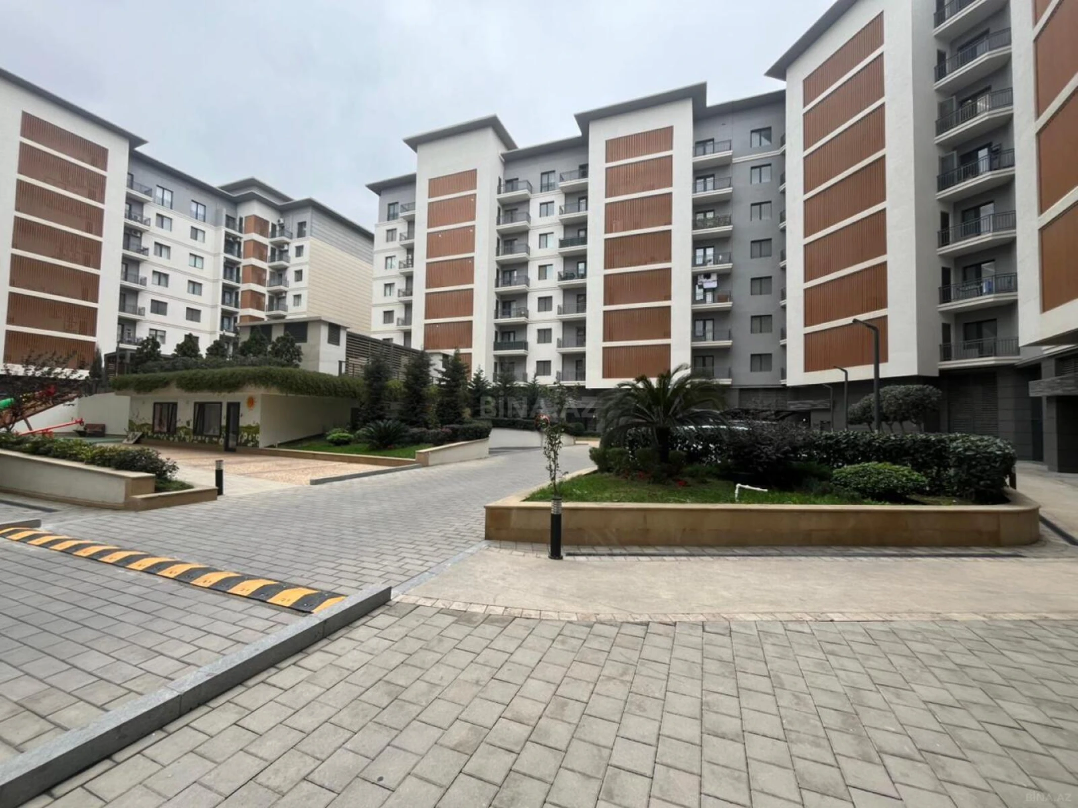 Satılır 4 otaqlı mənzil 171.6 m²