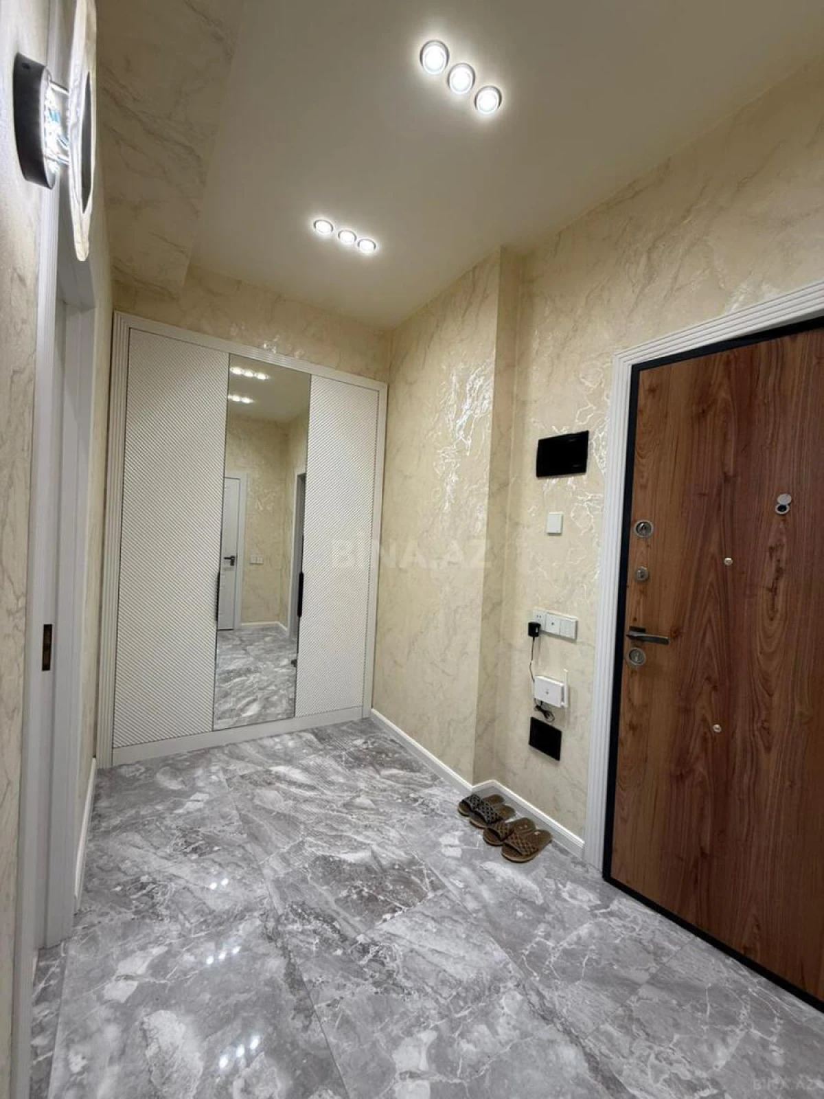 Satılır 2 otaqlı mənzil 55 m²