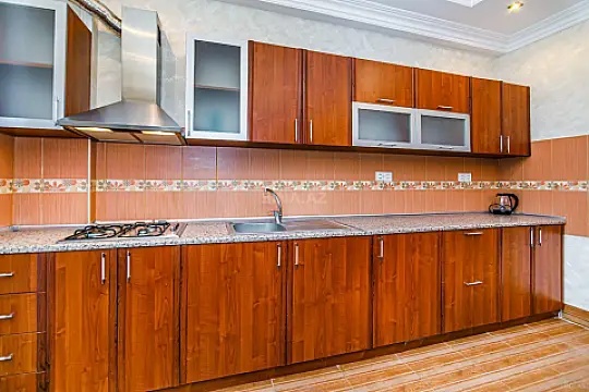 Kirayə verilir 2 otaqlı mənzil 110 m²