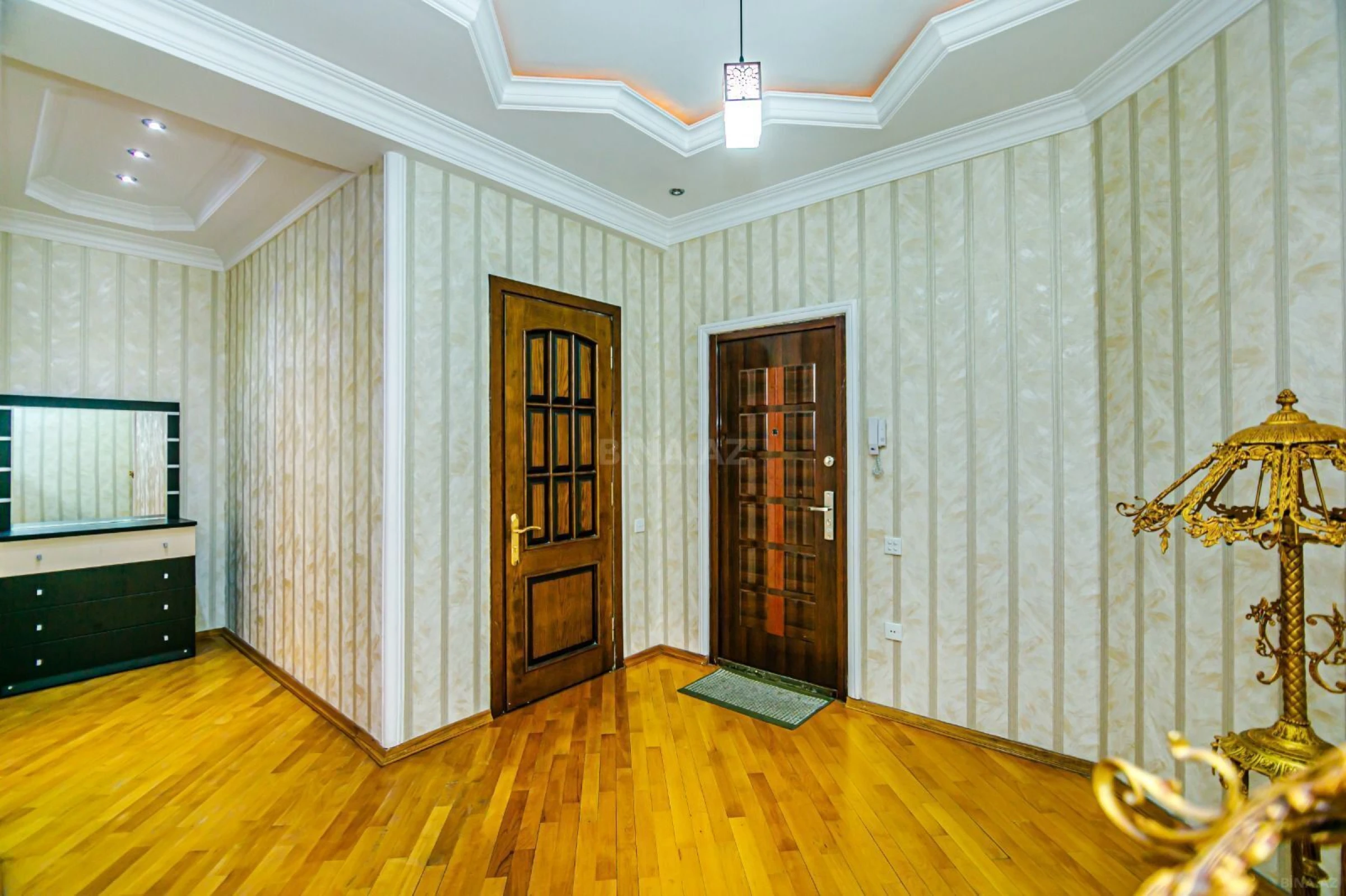 Kirayə verilir 2 otaqlı mənzil 110 m²