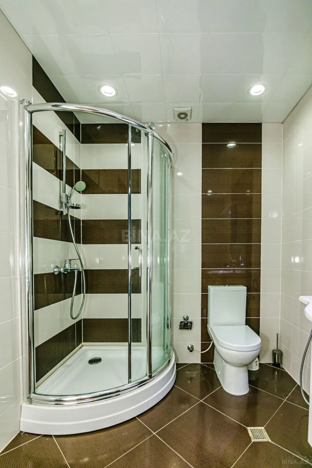 Kirayə verilir 2 otaqlı mənzil 110 m²