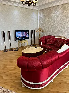 Kirayə verilir 2 otaqlı mənzil 110 m²