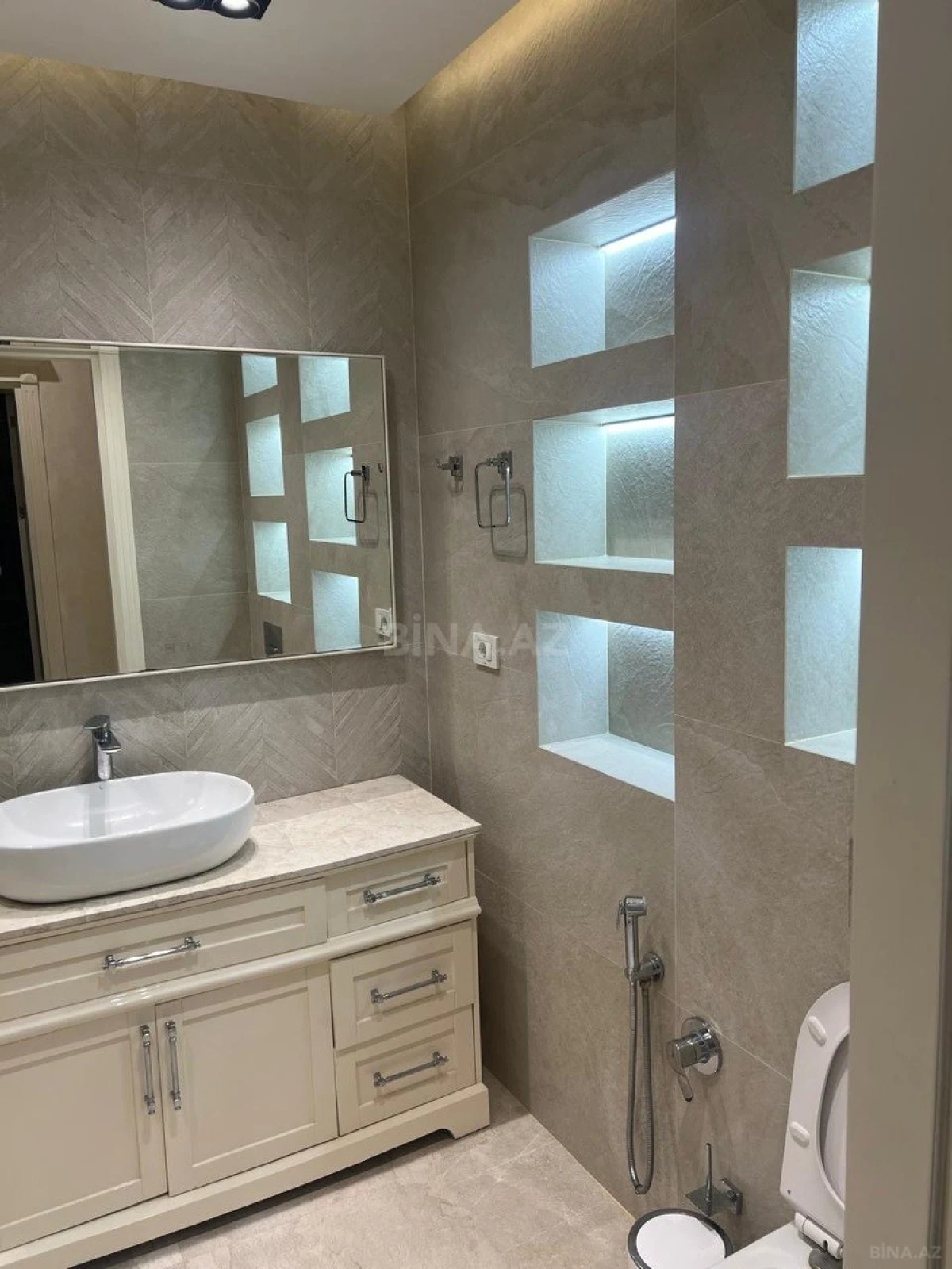 Satılır 3 otaqlı mənzil 107 m²