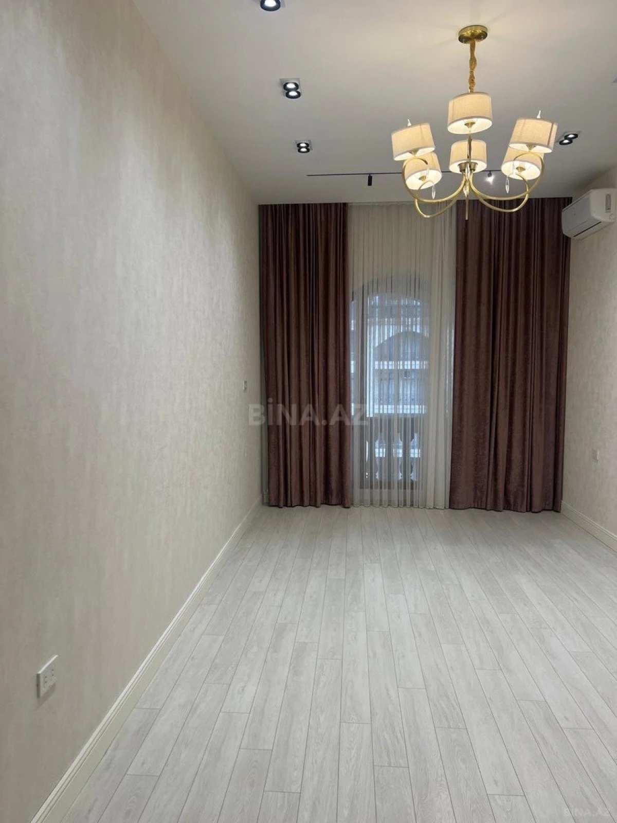 Satılır 3 otaqlı mənzil 107 m²