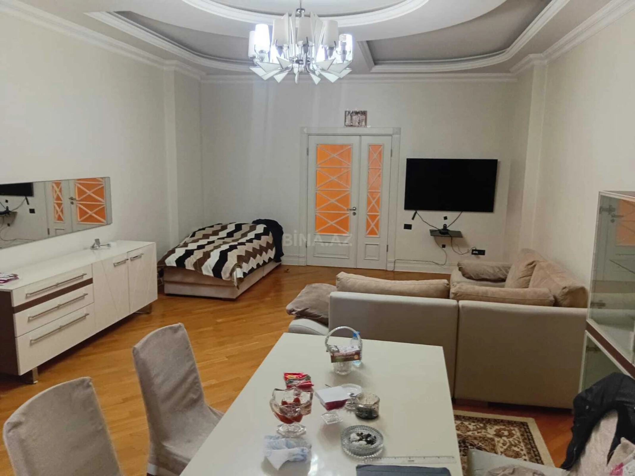 Satılır 4 otaqlı mənzil 184 m²