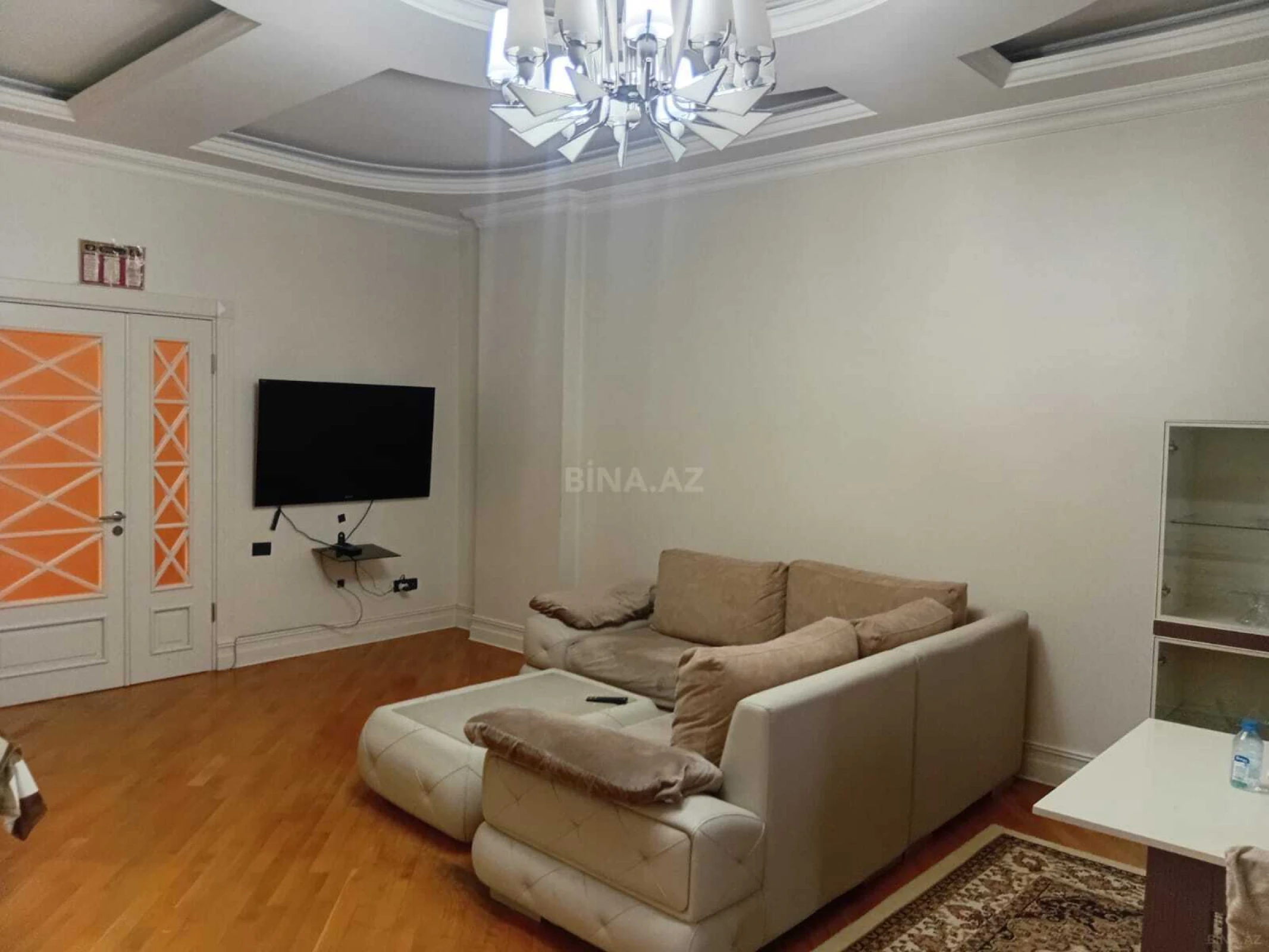 Satılır 4 otaqlı mənzil 184 m²